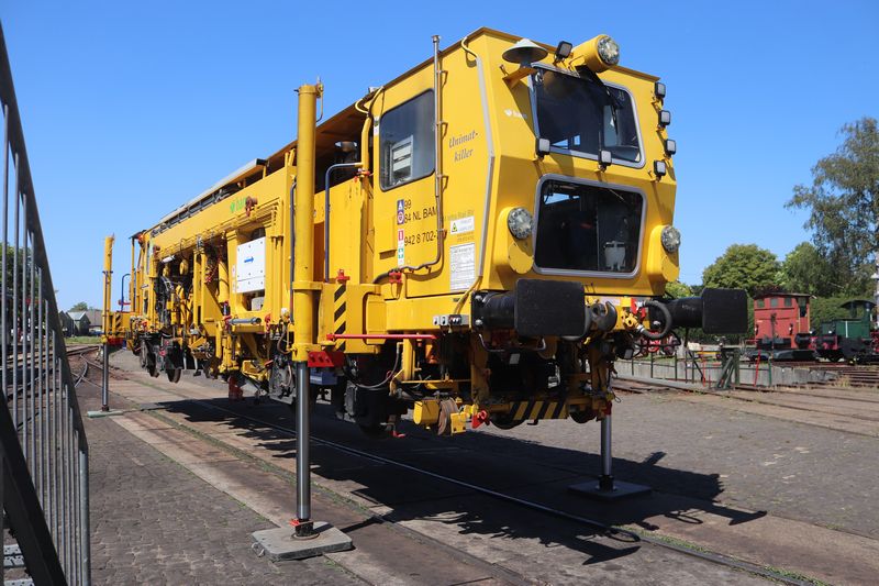 BAM Stopmachine met het fabrieksnummer 1214 en het UIC-nummer 99 84 942 8 702-7.